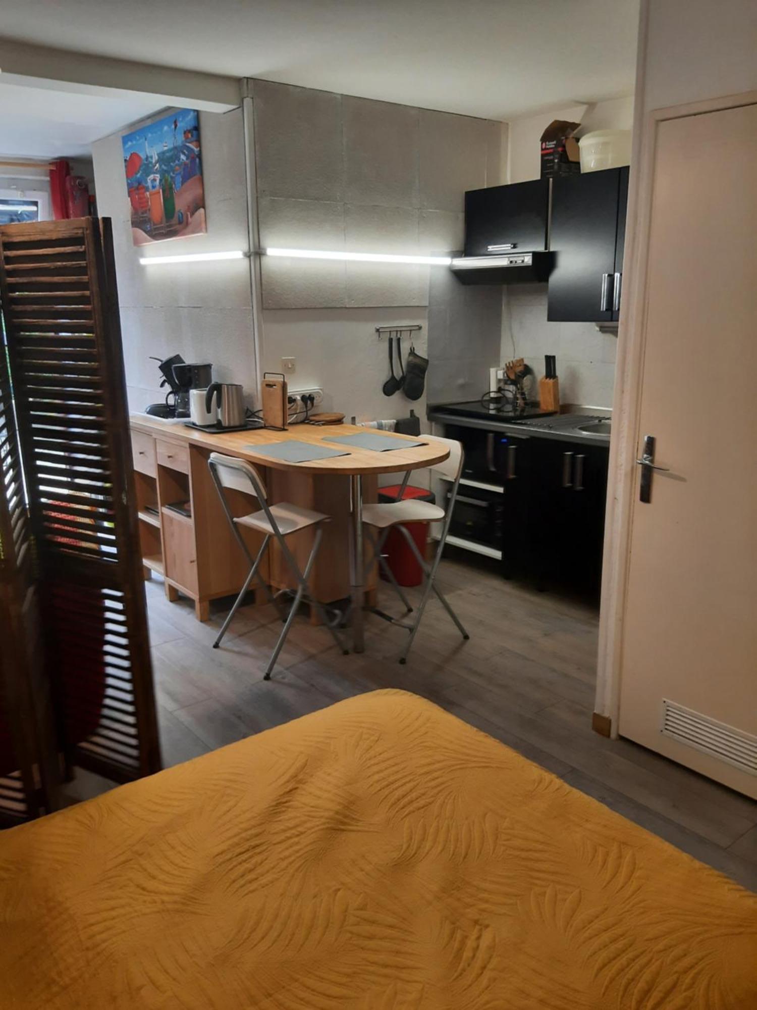 Duplex14H 1Er Etage Jardinet 1 Parking Ou Studio14B Rdc Terrasse Sans Parking La Rochelle  Exteriör bild