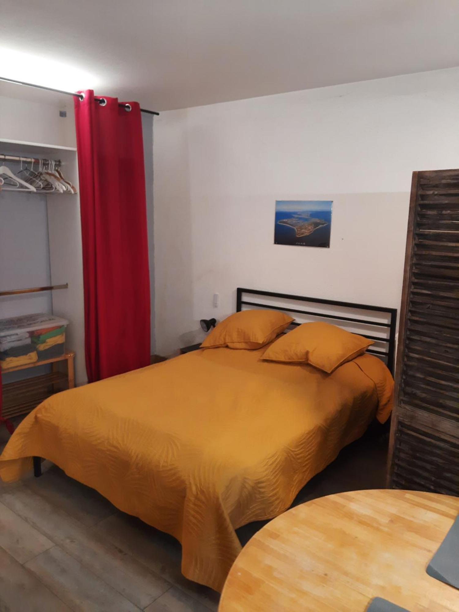 Duplex14H 1Er Etage Jardinet 1 Parking Ou Studio14B Rdc Terrasse Sans Parking La Rochelle  Exteriör bild