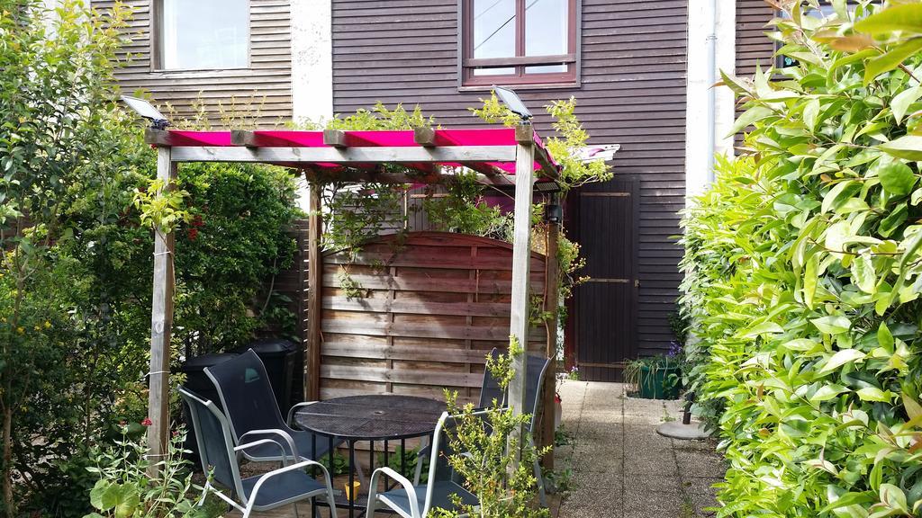 Duplex14H 1Er Etage Jardinet 1 Parking Ou Studio14B Rdc Terrasse Sans Parking La Rochelle  Exteriör bild