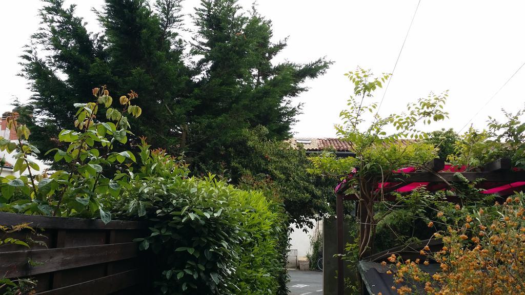 Duplex14H 1Er Etage Jardinet 1 Parking Ou Studio14B Rdc Terrasse Sans Parking La Rochelle  Exteriör bild